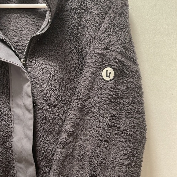 VUORI womens Sherpa Zip Up Jacket - Picture 2 of 9